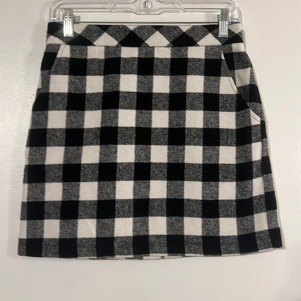 Joe Boxer cream/black buffalo plaid mini skirt. Back zip closure. Front pockets